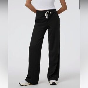 Vuori Halo Essential Wideleg Pant